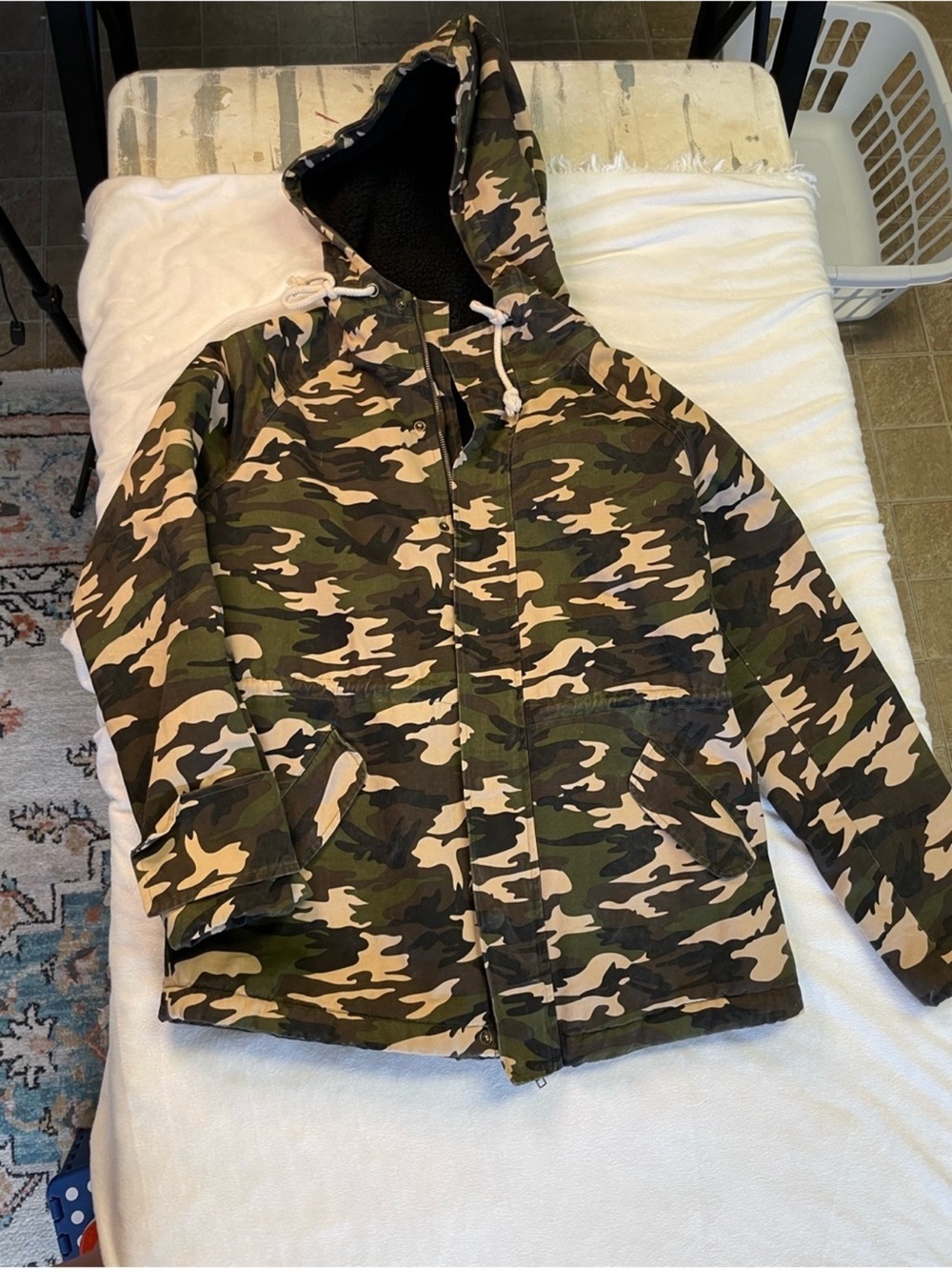 Women’s Camouflage Hooded Parka Jacket - Olive Camo - Picture 3 of 3